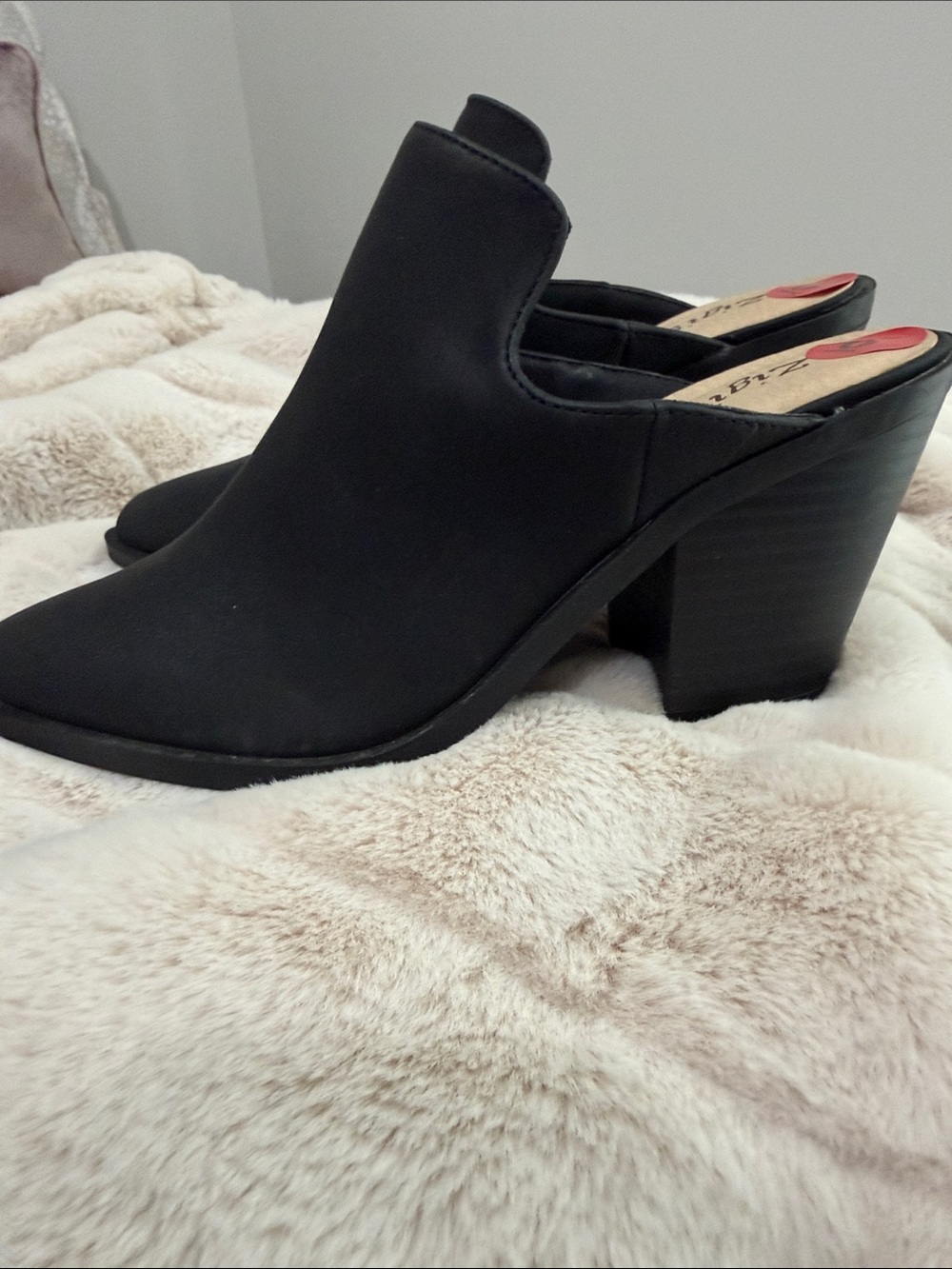 Zigi soho size 6 Black Slip-On Block Heel Mules NWOT
